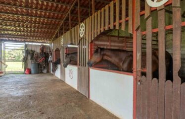 Caballeriza en Pavones