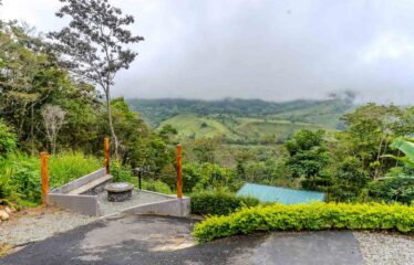 Propiedad con dos casas para retiro o inversión en Airbnb