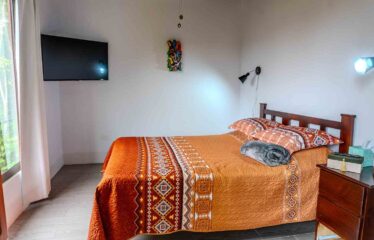 Propiedad con dos casas para retiro o inversión en Airbnb