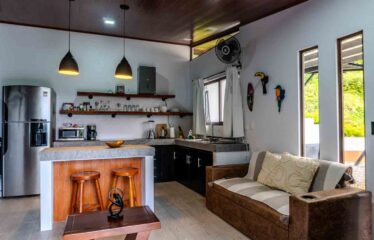 Propiedad con dos casas para retiro o inversión en Airbnb