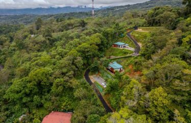 Propiedad con dos casas para retiro o inversión en Airbnb