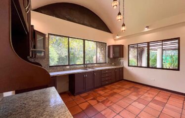 CASA EN RESIDENCIAL HACIENDA LOS REYES IDEAL PARA QUIENES BUSCAN PRIVACIDAD Y EXCLUSIVIDAD