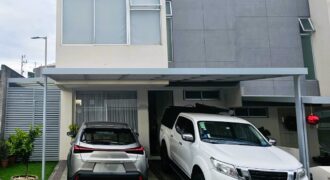 Casa en venta, lista para mudarse en Santo Domingo, Heredia.