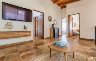 Casa Nilu – Casa con piscina privada y negocio de Airbnb activo en Playa Hermosa