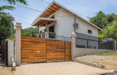 Casa Nilu – Casa con piscina privada y negocio de Airbnb activo en Playa Hermosa